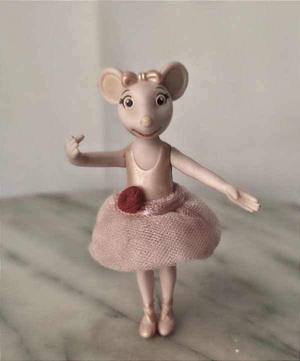 Boneca articulada Angelina bailarina 8 cm saia artesanal