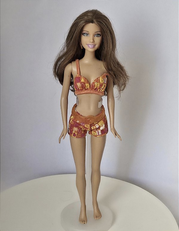 Barbie Teresa praiana de brincos cor de laranja mattel 2012