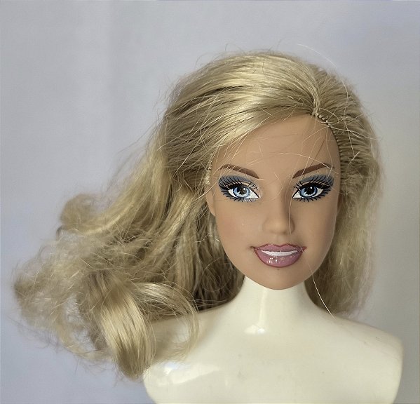 Cabeça de Barbie loura somente, parece ser Fashion Fever 2009