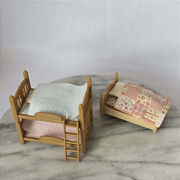 Sylvanian Families, uma beliche e uma cama