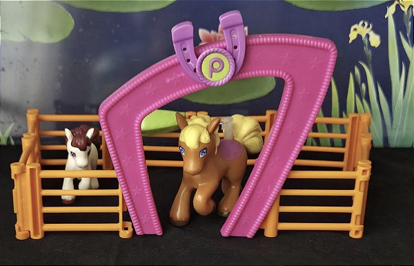 Estábulo de cavalos da Polly Mattel, incompleta