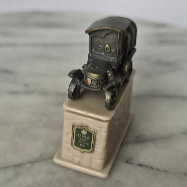 Miniatura Disney Pixar de Stanley 2.5 +2,5 cm alt. 4 cm.comprimento do Carros Disney 2023