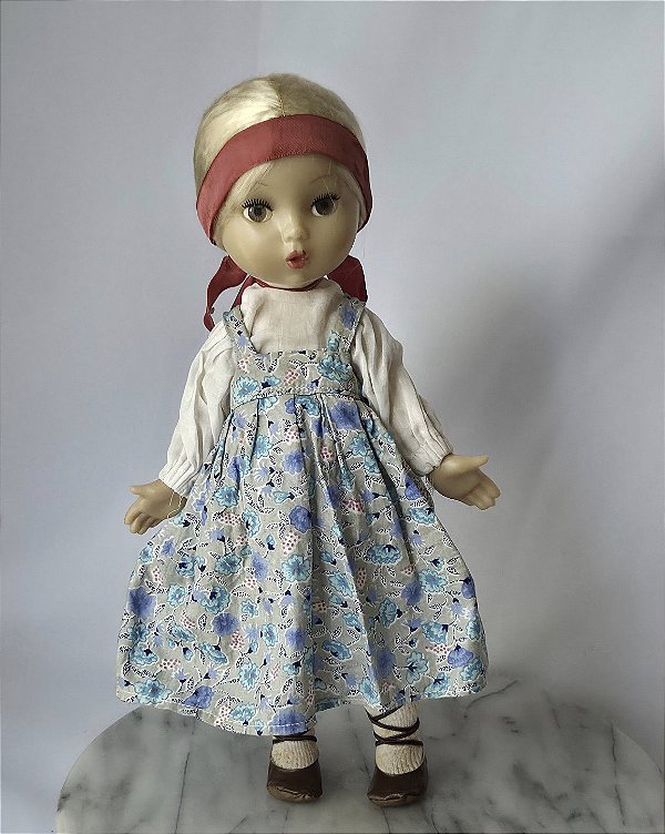 Boneca de plastico anos 70 da Russia (ex 9Uniao Sovietica) 35 cm
