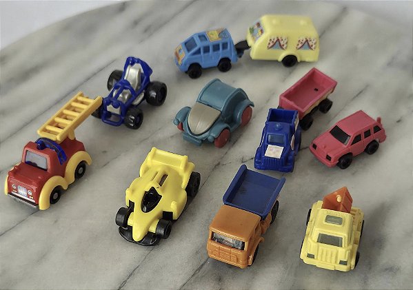 Carrinhos de plástico Kinder ovo lote de incluindo bombeiro, com trailers, com tração