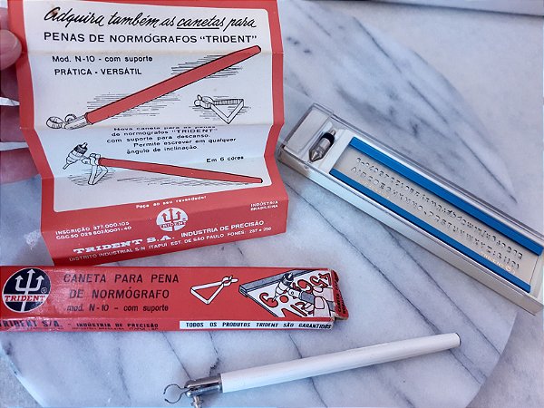 Normógrafo antigo Trident: caneta para pena de normógrafo N-10 faltando o suporte e normógrafo vazado Standard direito D-3 3 e pena no estojo