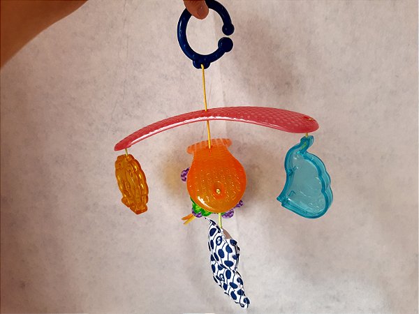 Mobile pequeno Fisher Price com animais usado