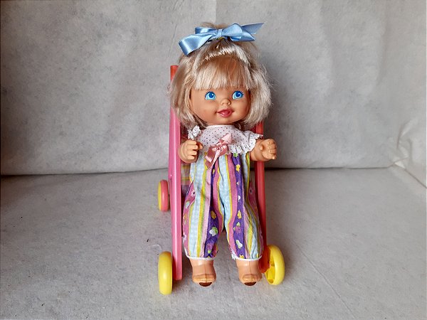 Boneca antiga passinho da Estrela com carrinho falta do barra de segurança