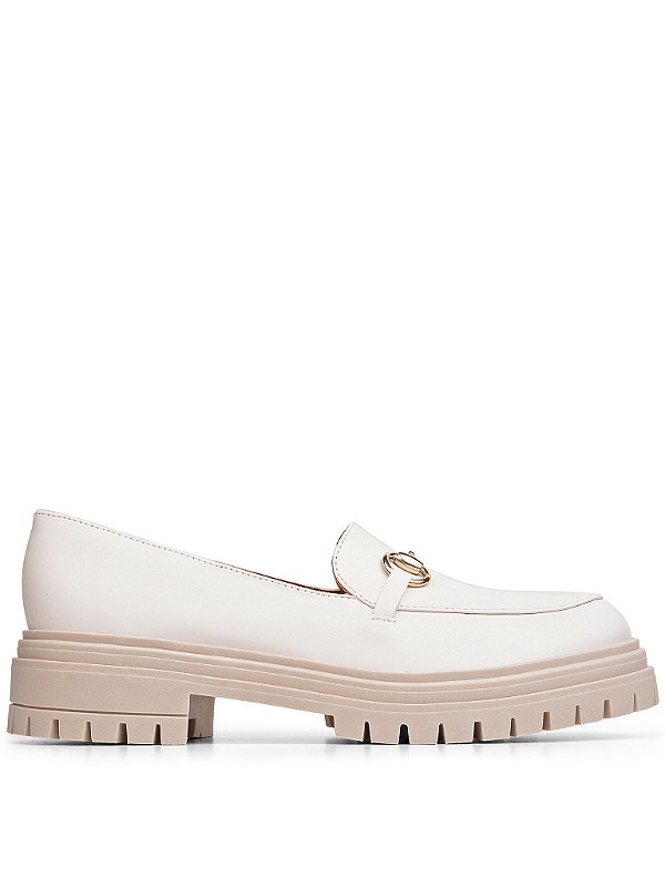 Loafer Off White com detalhe Frontal Dourado