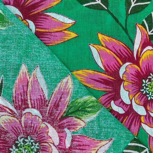 Toalha De Mesa Flor Chita Verde - Flor Vermelha/Amarela - 1 unidade - Rizzo Embalagens