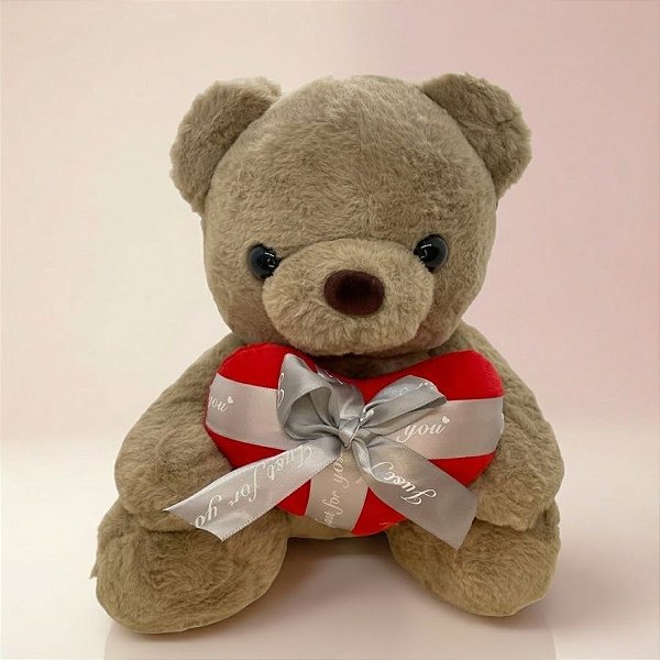 Urso de Pelúcia com Coração Vermelho - Marrom - 28cm - 1 unidade - Rizzo