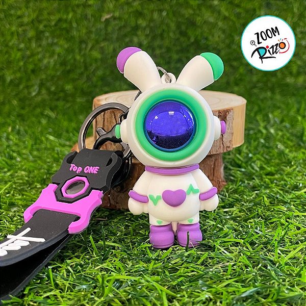 Chaveiro Coelho Astronauta - Roxo e Verde - 7,5cm - 1 unidade - Rizzo
