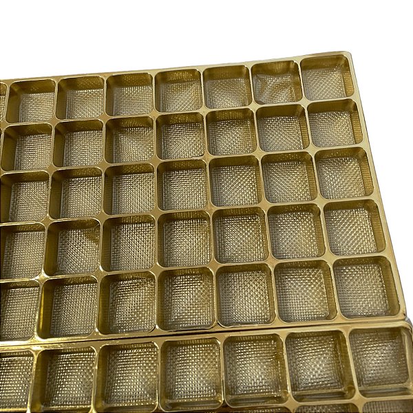 Placa Berço Premium para Doces - Ouro - 150 Cavidades de 2,9x2,9cm  - 5 unidades - Crystal - Rizzo