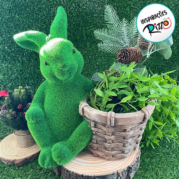 Coelho Decorativo de Grama Sentado Segurando Cesto - Cor Verde e Marrom - 33cm  - 1 unidade - Cromus - Rizzo