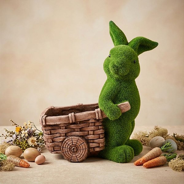 Coelho Decorativo de Grama com Carriola - Cor Verde e Marrom - 37cm - 1 unidade - Cromus - Rizzo