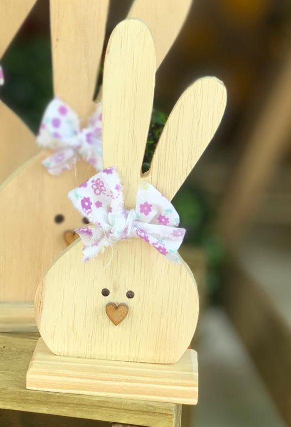 Coelhinho P Madeira Natural com Laço - 1 Unidade - Rizzo Embalagens