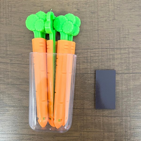 Prendedor de Plástico Cenoura com Suporte e Imã - 1 unidades - Rizzo