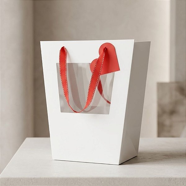 Sacola de Papel com visor duplo de PVC 26x15,5x15,5cm - Branca com Alça Vermelha e Tag de Coração - 10 unidades - Rizzo