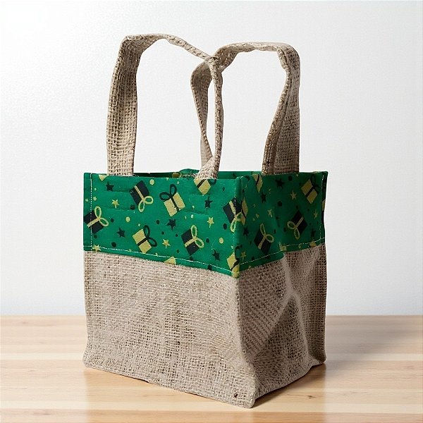 Sacola de Juta Para Panetone - Verde Presentes - 17x15x20cm - 1 unidade - EcoArt - Rizzo