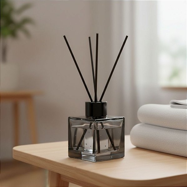 Frasco Difusor De Vidro Preto Com Tampa Preta e Batoque - Rosca 24/410 - 100ml - 8x5,5cm  - 1 unidade - Rizzo