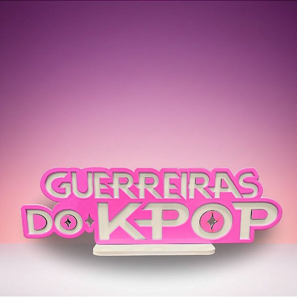 Display de Mesa em MDF - Escrita Guerreiras do Kpop -  35x11cm - 1 unidade - Rizzo