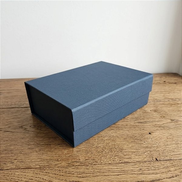Caixa de Papel Rígido Retangular com Imã - Oxford Azul Marinho - P 24,5x17,5x8cm - 1 unidade - Cromus - Rizzo