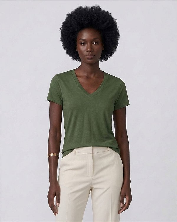 Camiseta Feminina Manga Curta em Viscose Decote V