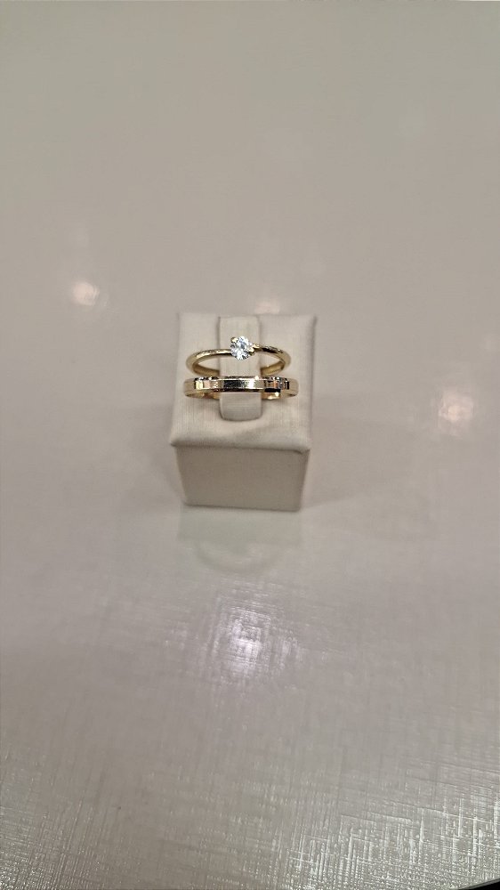 Um par de Aliança Au750 WM23 e um solitário com zircônia