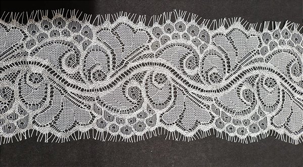 RENDA CHANTILLY 9 CM 001 100% poliamida pc Quantidade variadas ***ULTIMAS PEÇAS***