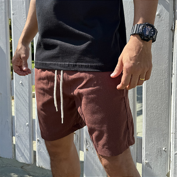SHORT ADULTO LINHO MARROM