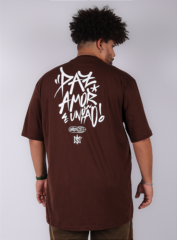 Camiseta Chronic Plus Size Colab. Mato Seco - Paz Amor E União - Marrom