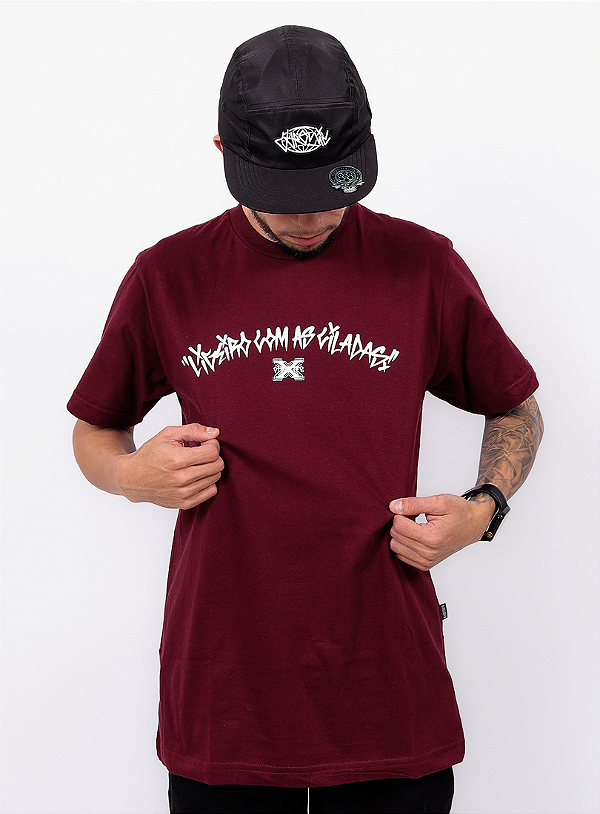 Camiseta Chronic Colab. Dexter - Ligeiro com as Ciladas - Vermelho