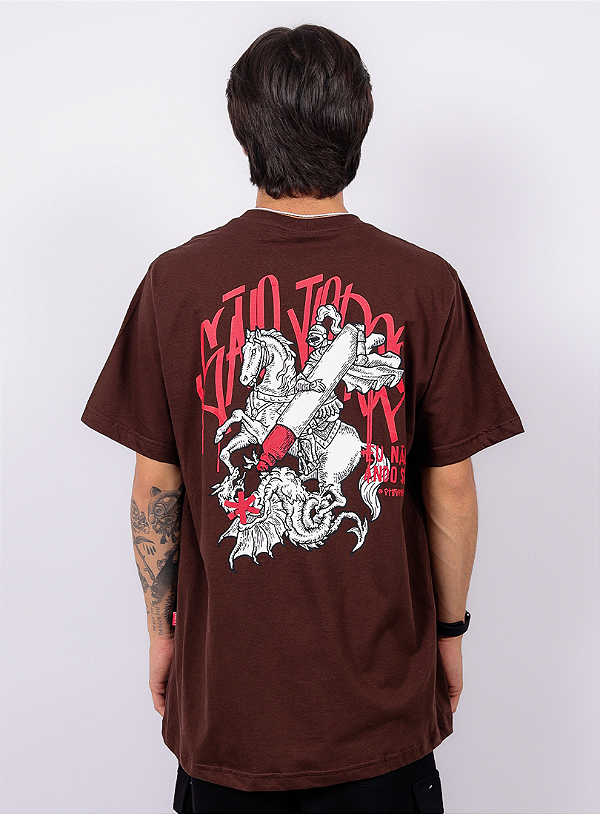 Camiseta Chronic - Eu Não Ando Só São Jorge - Marrom