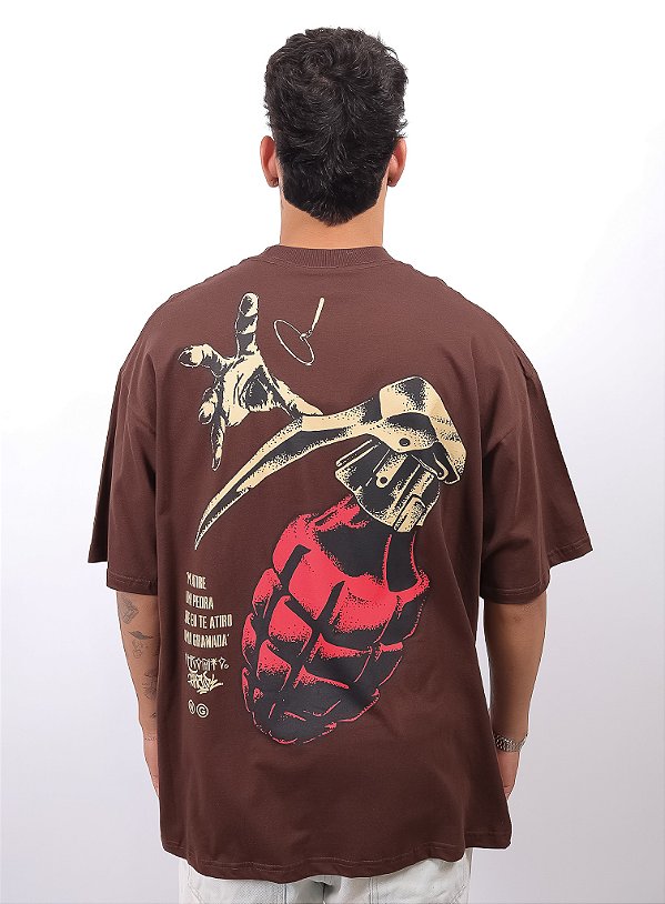 Camiseta Chronic Colab. Thaide - Me Atire Uma Pedra Que Eu Atiro Uma Granada - Marrom