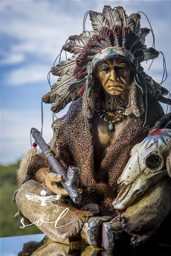 Xamã Indígena em Resina