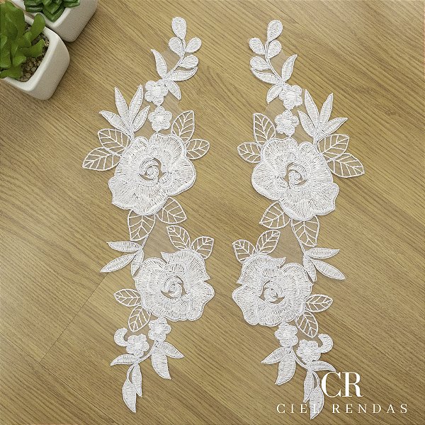 Aplicação Tule Bordado Branca com Sutache CH-1104 (11,5cm - 35,0cm)(3 pares)