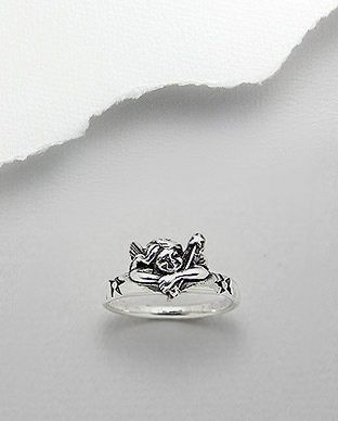 anel de prata envelhecida em formato de anjinho