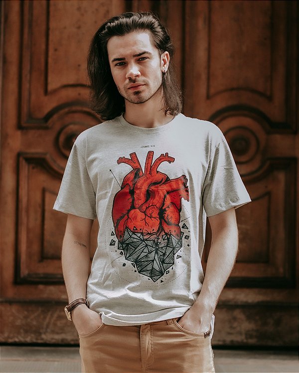 Camiseta Masculina Coração de Pedra