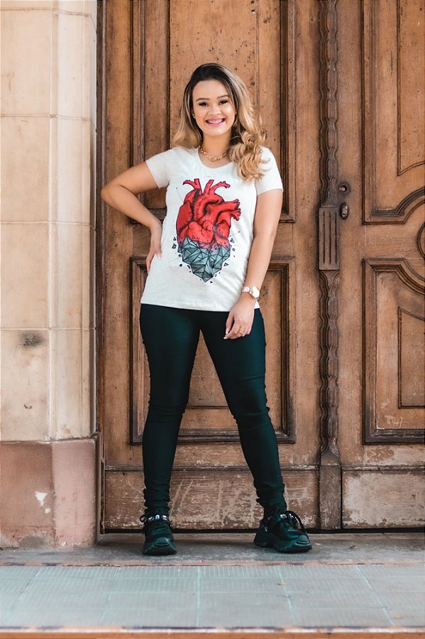 Camiseta Feminina Coração de Pedra