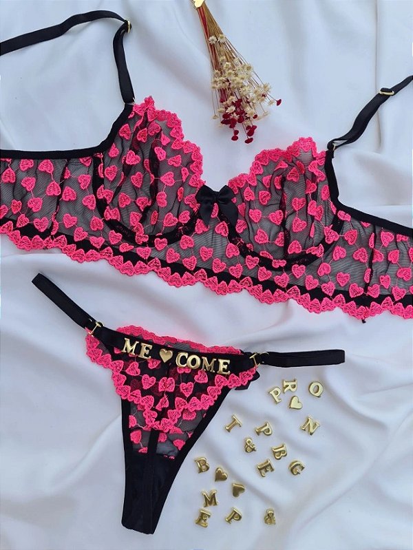 CONJUNTO PERSONALIZAVEL FIO BORBOLETA EM TULE COM CORAÇÃO PRETO COM PINK