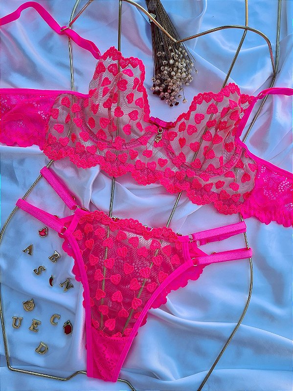 CONJUNTO PERSONALIZAVEL EM TULE ILUSION COM CORAÇÃO E RENDA ROSA NEON