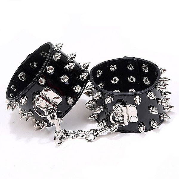 ALGEMA LUXO VERNIZ PRETA COM SPIKES SI