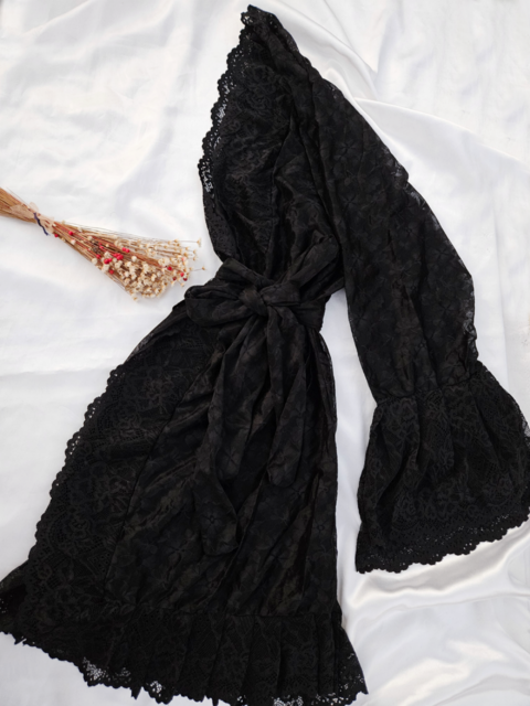 ROBE EM RENDA FLORAL CATIUSCIA PRETO