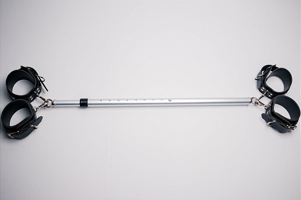 SEPARADOR DE PERNAS DE METAL EXTENSIVEL COM ALGEMAS EM COURO REFORÇADO