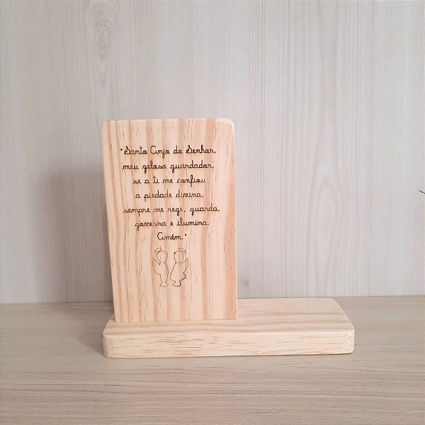 Base em madeira pinus com oração Santo Anjo para amigurumi