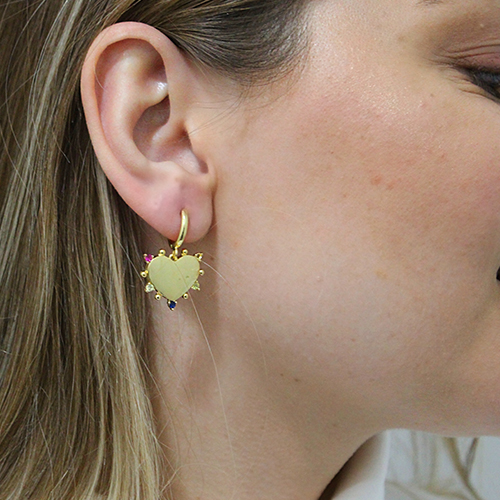Brinco Argola Com Pingente Coração Com Zircônias Coloridas Banhado A Ouro
