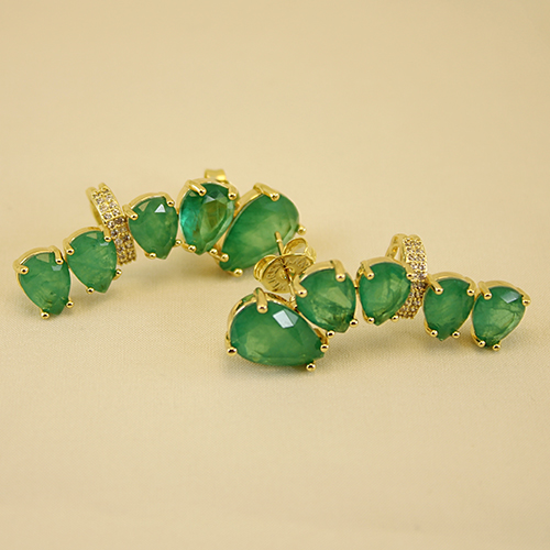 Brinco Ear Cuff Com Jade Banhado A Ouro