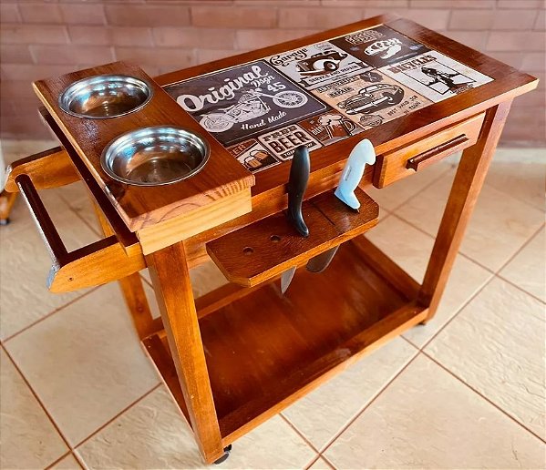 Mesa Gourmet de Madeira Especial para Churrasqueira com Rodas mais Acessórios BRINDE Tábua de Corte com jogo de facas
