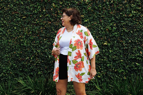 Kimono Madrid off e Flores Laranja