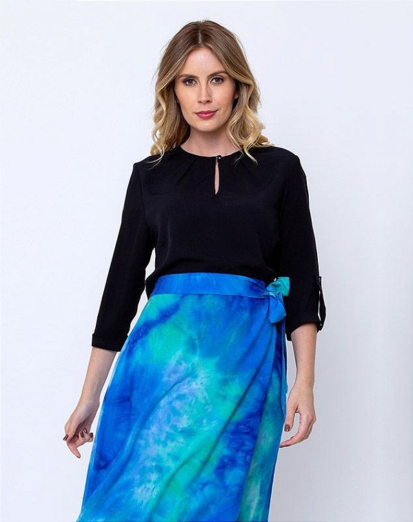 Blusa Manga Curta 3/4 com Fenda na Frente Básica e Botão com detalhe em Pérola Feminina Evangélica Preta Moda Executiva