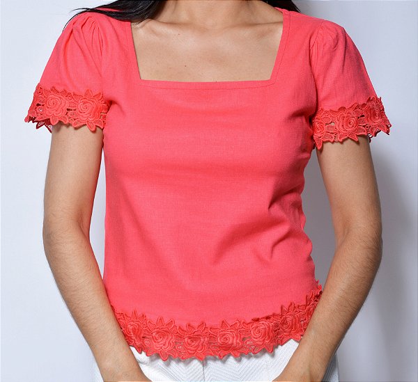 Blusa com Gola Quadrada e Detalhes em Guipir Pink - MODALLI